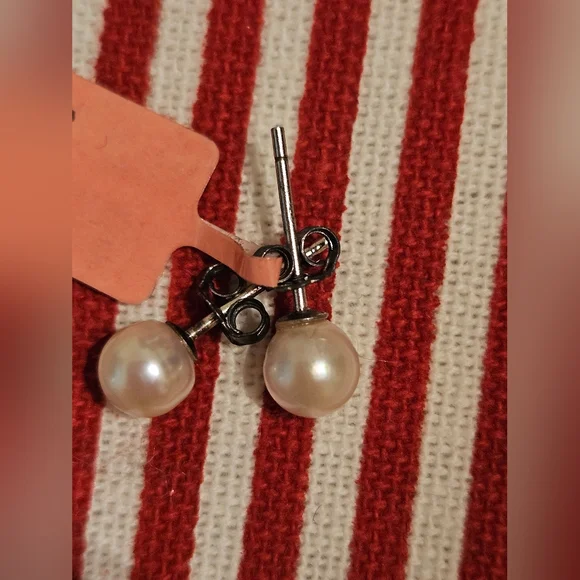 Cultured Pearl 3mm earrings with sterling silver posts. Silver is tarnished. - Picture 4 of 6